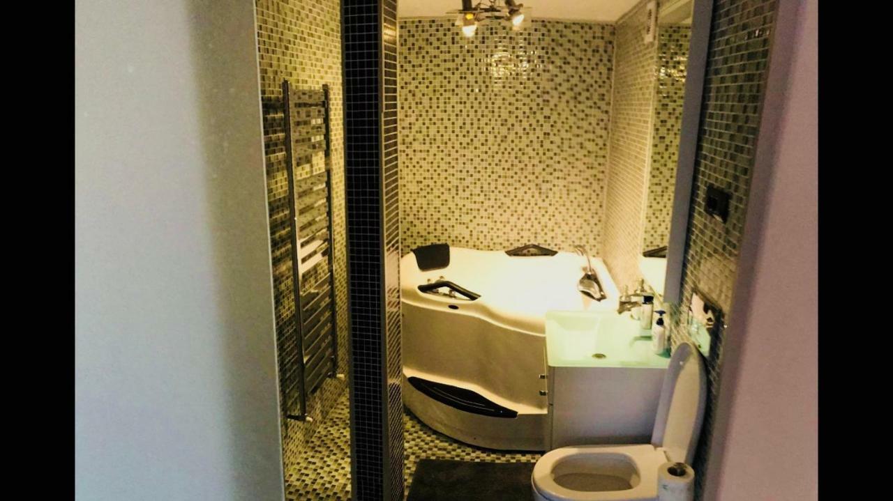 Eric Apartment 100 Бухарест Екстер'єр фото